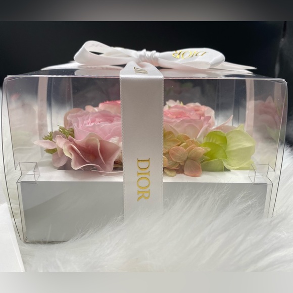 New Dior Preserved Roses - Picture 4 of 5
